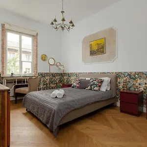  Apartment On The Square By Renters